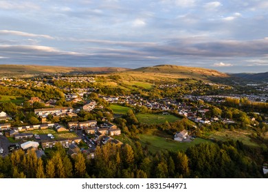 Luchtfoto van de Welsh valleien stad Ebbw Vale in Blaenau Gwent