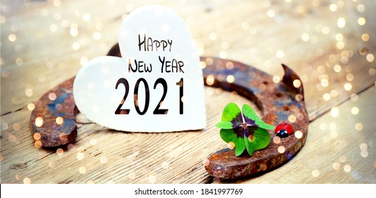 Nieuwjaarswenskaart - hoefijzer met klavertje en lieveheersbeestje - Gelukkig nieuwjaar 2021