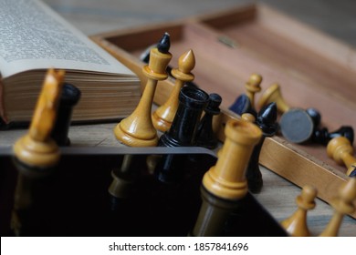 Live schaaktoernooien. Speel online schaaktoernooien. Bibliotheek. Boek en internet een van de eerste ervaringen met het leren van het schaakspel. Vintage stukken. Strategie, zaken.