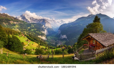 Panorama del valle de Lauterbrunnen ubicado en los Alpes suizos cerca de Interlaken en el Oberland bernés de Suiza, también conocido como el Valle de las cascadas. Visto desde el pueblo alpino de Wengen.
