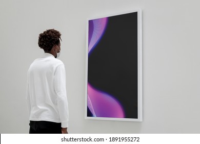 Interaktiver digitaler Kunstbildschirm in einer Galerie