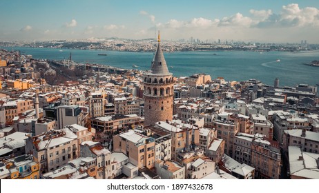 イスタンブールからの冬のショット。ガラタ塔