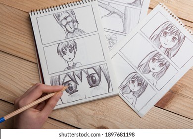 Artista dibujando un cómic de anime en un estudio.