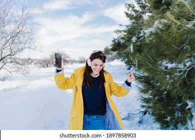 Madchen Im Schnee Hd Hintergrundbilder Herunterladen