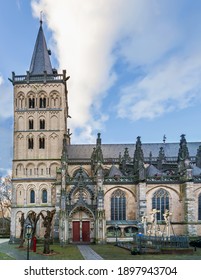 Catedrala Xanten, numită uneori Catedrala Sf. Victor este o biserică romano-catolică situată în Xanten, Renania de Nord-Westfalia, Germania