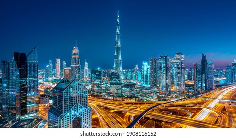 Dubai - byens skyline og travl aftentrafik i ruch hour, De Forenede Arabiske Emirater
