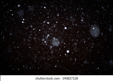 Schnee-Bokeh-Textur auf schwarzem Hintergrund