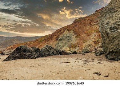 カリフォルニアのビーチにある美しい奇岩、屋外の美しい空と自然。