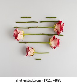 Un cœur fait de roses et de brindilles. Conception de fond pour la Saint-Valentin ou la fête des femmes. Pose à plat minimaliste.