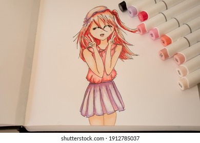 Dibujar a mano un boceto de estilo anime de chica linda con marcadores de dibujo de boceto a base de alcohol.