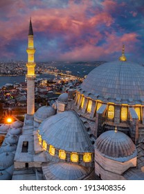 Mái vòm của Nhà thờ Hồi giáo Suleymaniye và Istanbul vào khung cảnh nền vào ban đêm ở Istanbul