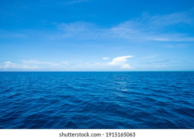 Hermoso cielo y mar azul