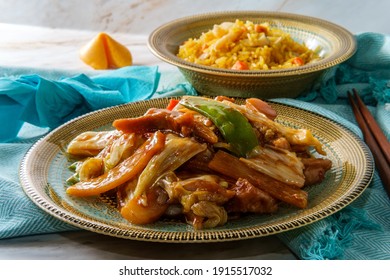 Cocina china cerdo cocido doble con repollo y arroz frito con pollo