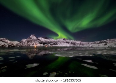 Het noorderlicht, Noorwegen, de Lofoten-eilanden rond de stad Nussfjord