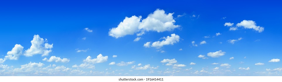 Cloudscape - Blauwe lucht en witte wolken, breed panorama