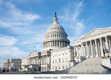Tengara di sekitar Washington DC termasuk Capitol Building, Mahkamah Agung, monumen Washington, mal nasional.