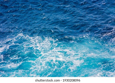 日本の海の波の眺め