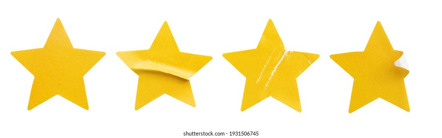 Label stiker kertas bentuk bintang kuning yang diisolasi pada latar belakang putih