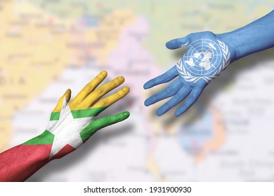 VN Verenigde Naties helpen Myanmar - Vlag handen symboliseren hulp en samenwerking na coup