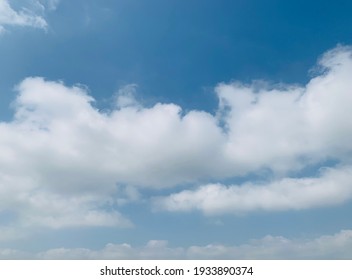 Nubes estratocúmulos con fondo de cielo azul en Bangkok, Tailandia. sin foco