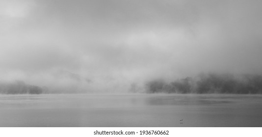 Korea Cheongju City Daecheong Lake Ochtend, Water mist landschap
