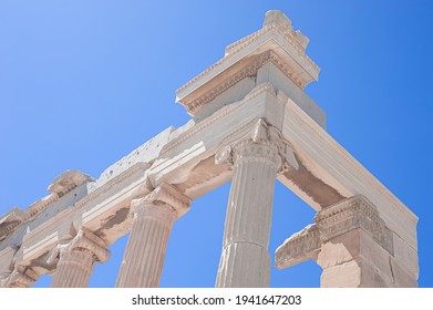 example of perfect proportions and eternal style ionic columns
