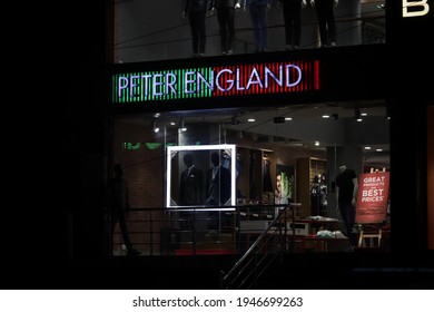 PETER ENGLAND Slim Fit Men Cream Trousers - Buy PETER ENGLAND Slim Fit Men  Cream Trousers Online at Best Prices in India | Flipkart.com