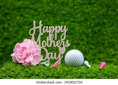 ゴルフボールとピンクのカーネーションの花を持つゴルフの母の日。最も一般的に見られる色であり、感謝を象徴しています。母の日といえばピンクのカーネーションを連想する人も多いのではないでしょうか。