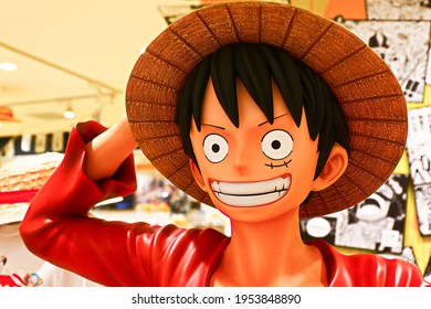 Osaka, Nhật Bản - ngày 25 tháng 8 năm 2020 : Ảnh Tượng Khỉ D.Luffy từ truyện tranh và hoạt hình Nhật Bản One Piece ở Osaka. Luffy là thủ lĩnh của một băng hải tặc mũ rơm.