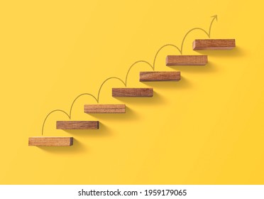 ビジネス、ビジネスの成功、またはキャリアパスの成功のコンセプトを段階的に成長させます。黄色の背景に階段の形に配置された木製のブロック。