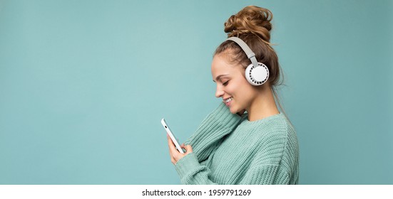 Awesome Blue Headphones 2K Wallpaper Download