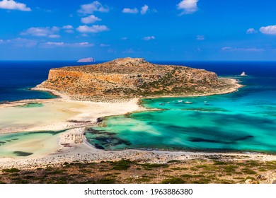 Impresionante playa de aguas turquesas en Balos Lagoon y Gramvousa en Creta, Grecia. Cap tigani en el centro. Playa de Balos en la isla de Creta, Grecia. Paisaje de la playa de Balos en la isla de Creta en Grecia.