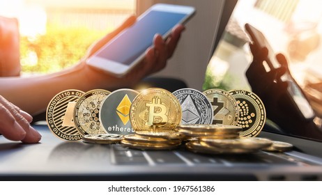 Bitcoin BTC cryptocurrency-munt met altcoin digitale crypto-valuta-tokens, ETC Ethereum, ADA Cardano, LTC Litecoin, IOTA Miota, ZEC Zcash voor defi gedecentraliseerd financieel bankieren p2p wereldwijde markt