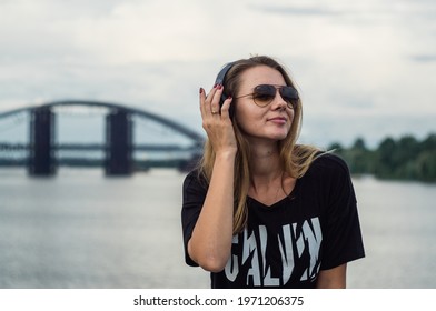 1971206375