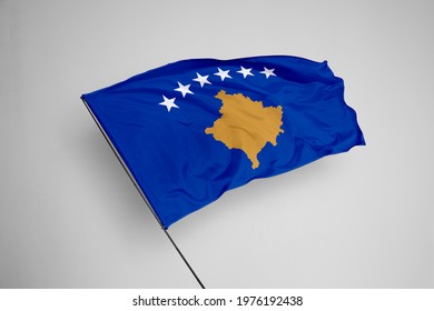 Flagge des Kosovo in Form eines: Stockillustration 2192865827