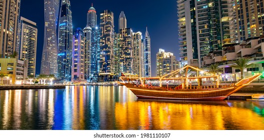 Cakrawala Night Marina Bay di Dubai, foto perjalanan Uni Emirat Arab