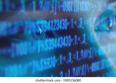 Pandangan dekat mata wanita cantik dan antara muka holografik futuristik untuk memaparkan data. Lampu neon biru. Cryptocurrency, kewangan, teknologi masa depan, konsep idea inovatif.