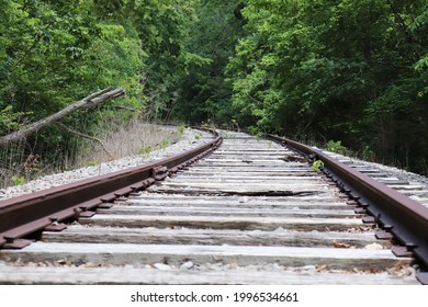 Một đường cong đường sắt bị bỏ hoang, nó đã bị bỏ hoang trong một thời gian khá dài. Nó cung cấp một đường trực quan tuyệt vời.