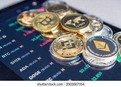 Cryptocurrency op Binance trading app, Bitcoin BTC met BNB, Ethereum, Dogecoin, Cardano, Litecoin, altcoin digitale munt crypto valuta defi p2p gedecentraliseerde financiële en fintech bankmarkt
