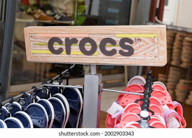 crocs logo vector