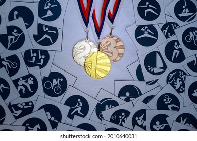 Medal Set, sport wallpaper, pictogram of summer events, original wallpaper for summer game. Medal ceremony, gold, silver and bronze collection. Medal Table wallpaper