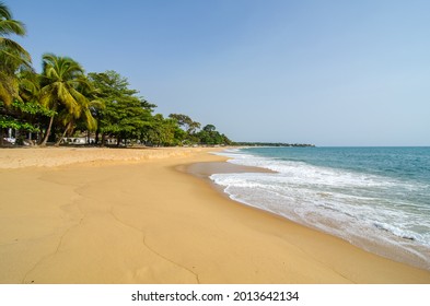 西アフリカ、シエラレオネの美しい空のビーチ