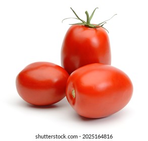 San Marzano, pruim of Roma-tomaat geïsoleerd op een witte achtergrond, inclusief uitknippad.