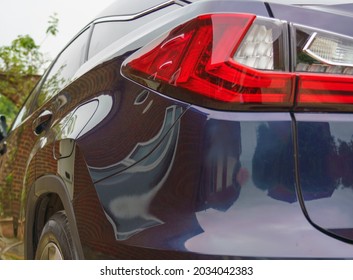 led-achterlichtstrip op een Lexus RX2018h zelfopladend hybride SUV-voertuig uit 450