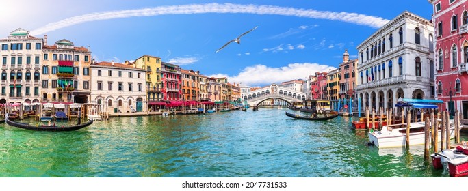 Panorama del Gran Canal cerca del puente de Rialto, Venecia, Italia