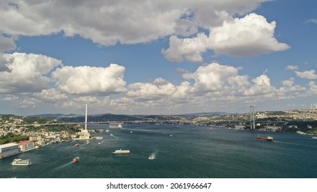 イスタンブールの 4 つの大きな橋の 1 つである 15 Temmuz Şeitler 橋の壮大な眺め。