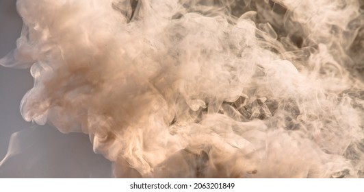 Abstracte witte rook op een grijze achtergrond
