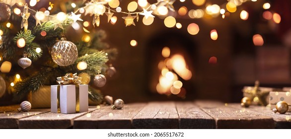 Arbol De Navidad Con Adornos Y Estrellas