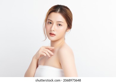Schöne junge asiatische Frau mit sauberer, frischer Haut auf weißem Hintergrund, Gesichtspflege, Gesichtsbehandlung, Kosmetik, Schönheit und Spa, asiatisches Frauenporträt.
