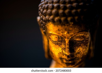 Buddha-statue i rolig hvilestilling.Shakyamuni Buddha er en spirituel lærer, en af ​​de tre verdensreligioner. Givet navnet Siddhartha Gautama Siddhattha Gotama